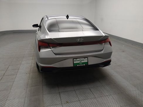 Used 2022 Hyundai Elantra SE FWD image 6
