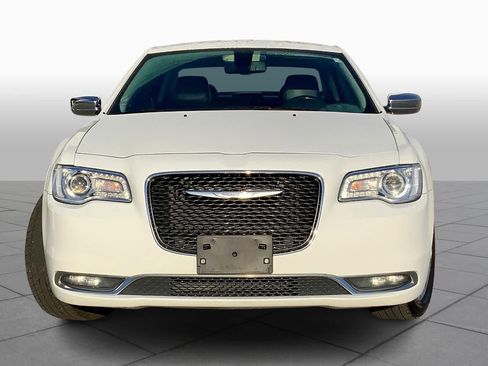 Used 2018 Chrysler 300 Limited image 3