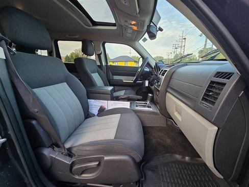 Used 2010 Dodge Nitro Detonator AWD/4WD image 12