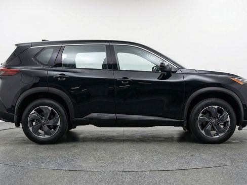 Used 2025 Nissan Rogue SV AWD/4WD image 11
