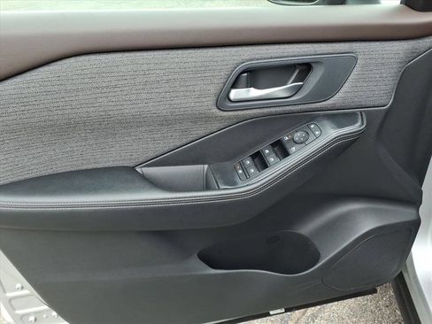 Used 2023 Nissan Rogue SV AWD/4WD image 21
