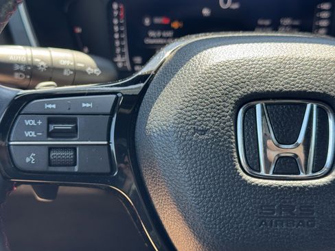 Certified 2025 Honda Pilot Black Edition image 26