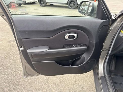 Used 2015 Kia Soul Base image 13