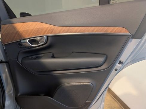 Used 2024 Volvo XC90 B6 Plus w/ Protection Package Premier image 28