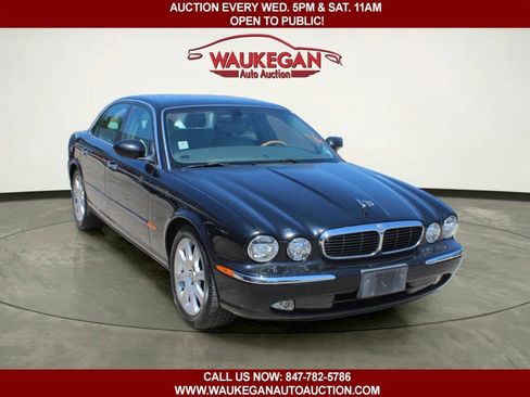 Used 2004 Jaguar XJ8 RWD image 3