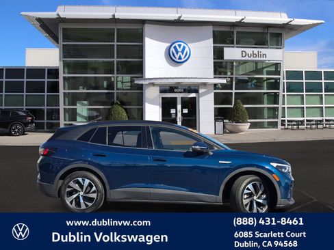 Used 2023 Volkswagen ID.4 Pro image 3