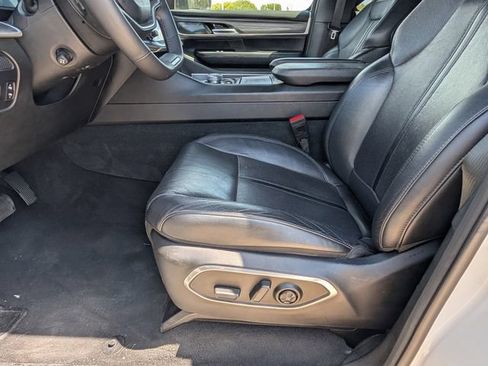 Used 2024 Jeep Wagoneer L Series II RWD image 18