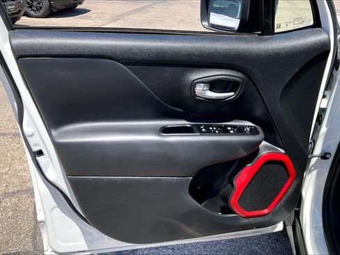 Used 2023 Jeep Renegade Trailhawk AWD/4WD image 21