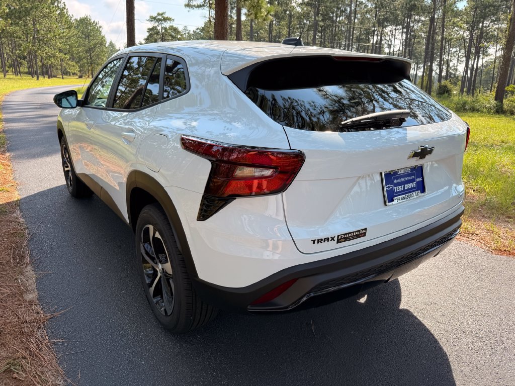 New 2026 Chevrolet Trax RS FWD image 3