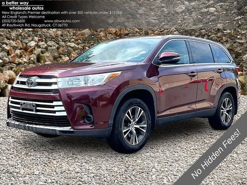 Used 2019 Toyota Highlander LE AWD/4WD image 1