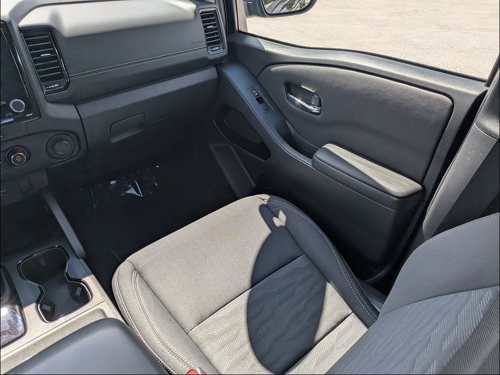 Used 2023 Nissan Frontier SV w/ Midnight Edition Package RWD image 17