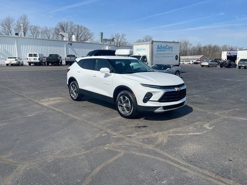 Used 2025 Chevrolet Blazer LT FWD image 8