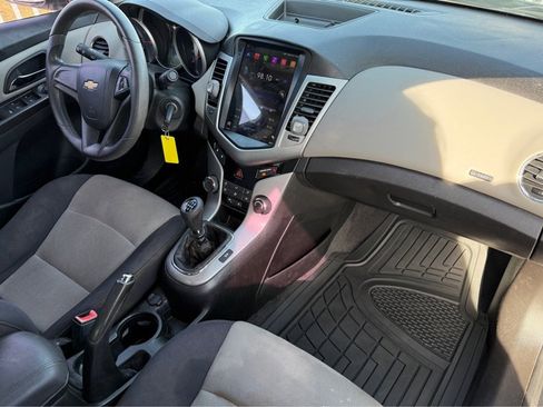 Used 2013 Chevrolet Cruze LS image 12