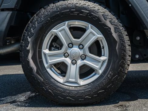Used 2022 Jeep Wrangler Unlimited Sport AWD/4WD image 38