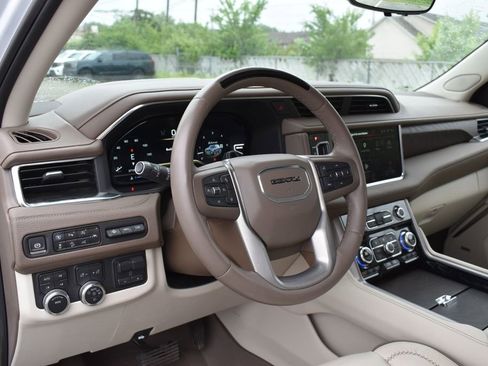 Used 2024 GMC Yukon Denali w/ Advanced Technology Package AWD/4WD image 10