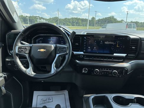 Used 2024 Chevrolet Silverado 1500 LT image 17