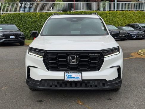 Used 2025 Honda Pilot Black Edition image 8