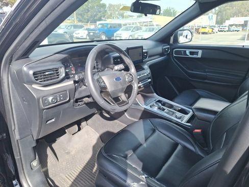 Used 2020 Ford Explorer XLT w/ Equipment Group 202A AWD/4WD image 11
