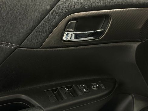 Used 2017 Honda Accord Sport image 10