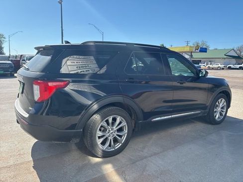 Used 2020 Ford Explorer XLT w/ Equipment Group 202A AWD/4WD image 5