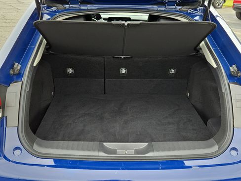 Used 2024 Toyota Prius XLE FWD image 13