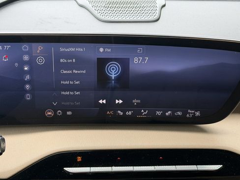 Used 2025 Buick Enclave Preferred FWD image 8