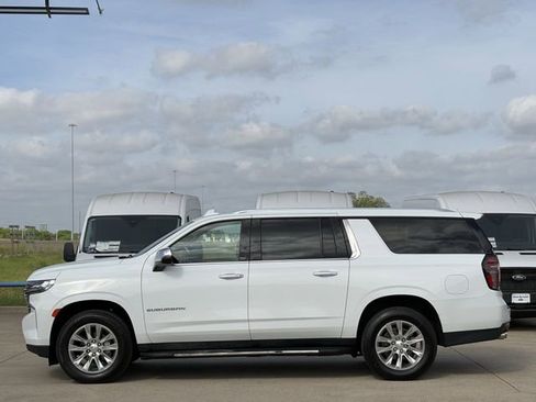 Used 2023 Chevrolet Suburban Premier image 3