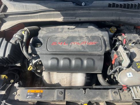 Used 2017 Jeep Renegade Latitude FWD image 22