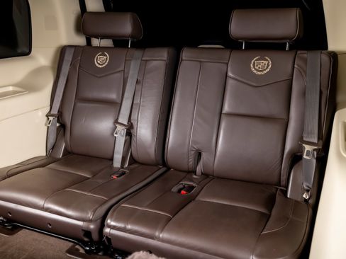 Used 2014 Cadillac Escalade Platinum image 21