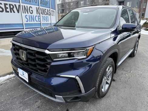 New 2025 Honda Pilot EX-L image 2