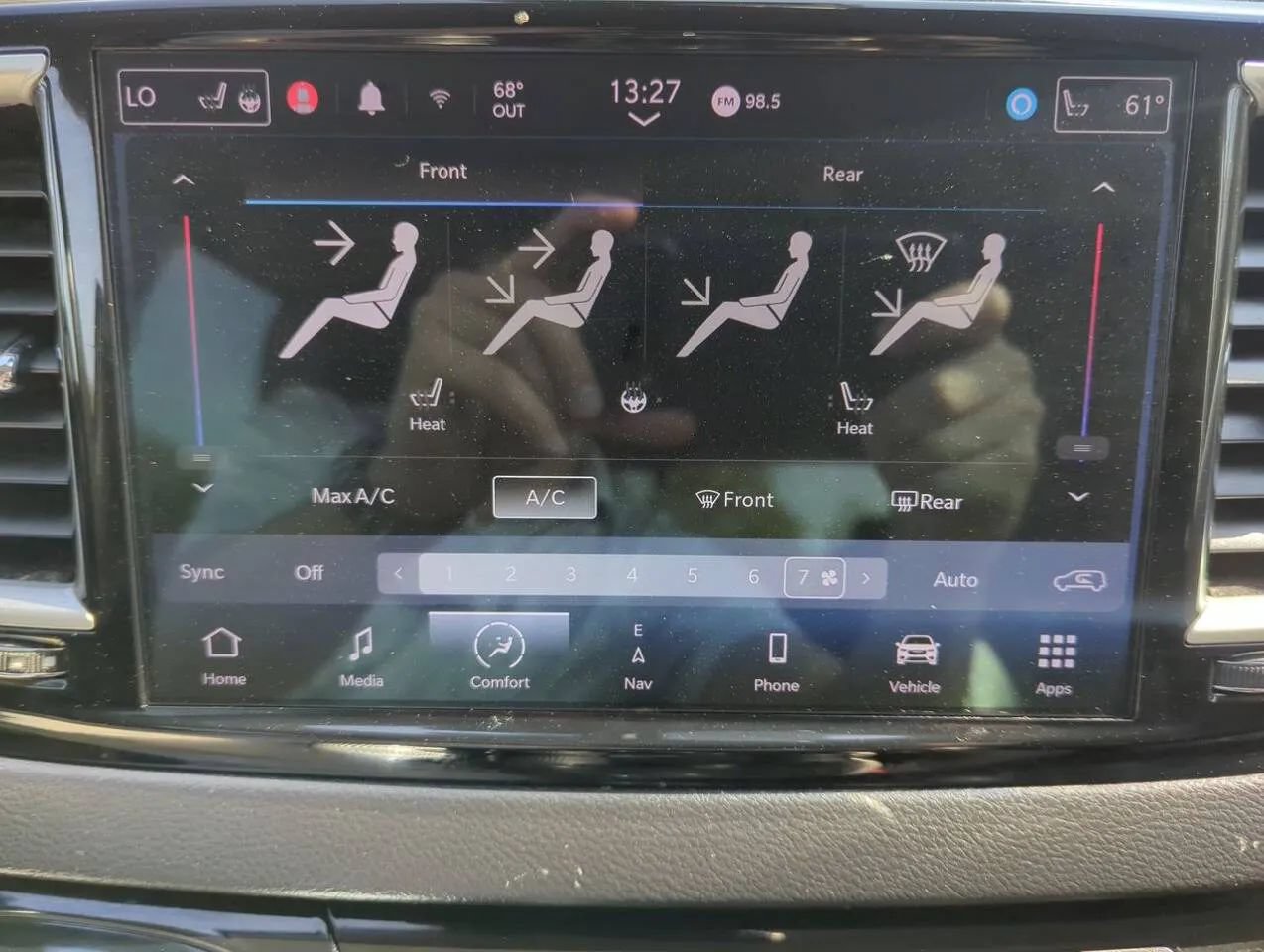 Used 2022 Chrysler Pacifica Touring-L w/ Uconnect Theater Family Group FWD image 19
