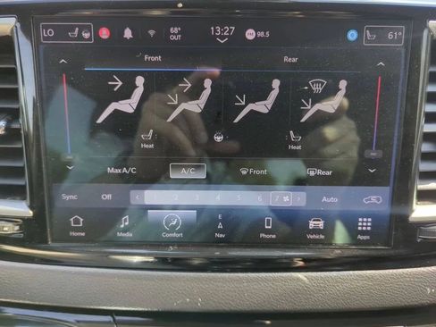 Used 2022 Chrysler Pacifica Touring-L w/ Uconnect Theater Family Group FWD image 19
