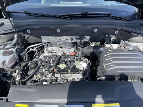 Used 2024 Volkswagen Atlas SEL Premium R-Line image 11