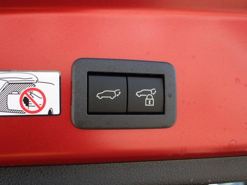 Used 2026 Toyota Corolla Cross XLE image 10