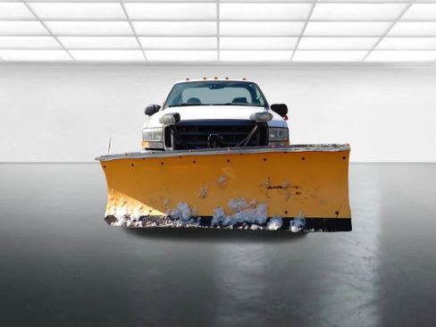 Used 2004 Ford F250 XL image 3