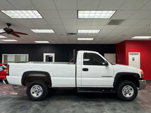 Used 2005 GMC Sierra 2500 W/T image 5