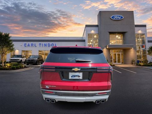Used 2026 Chevrolet Traverse LT FWD image 6