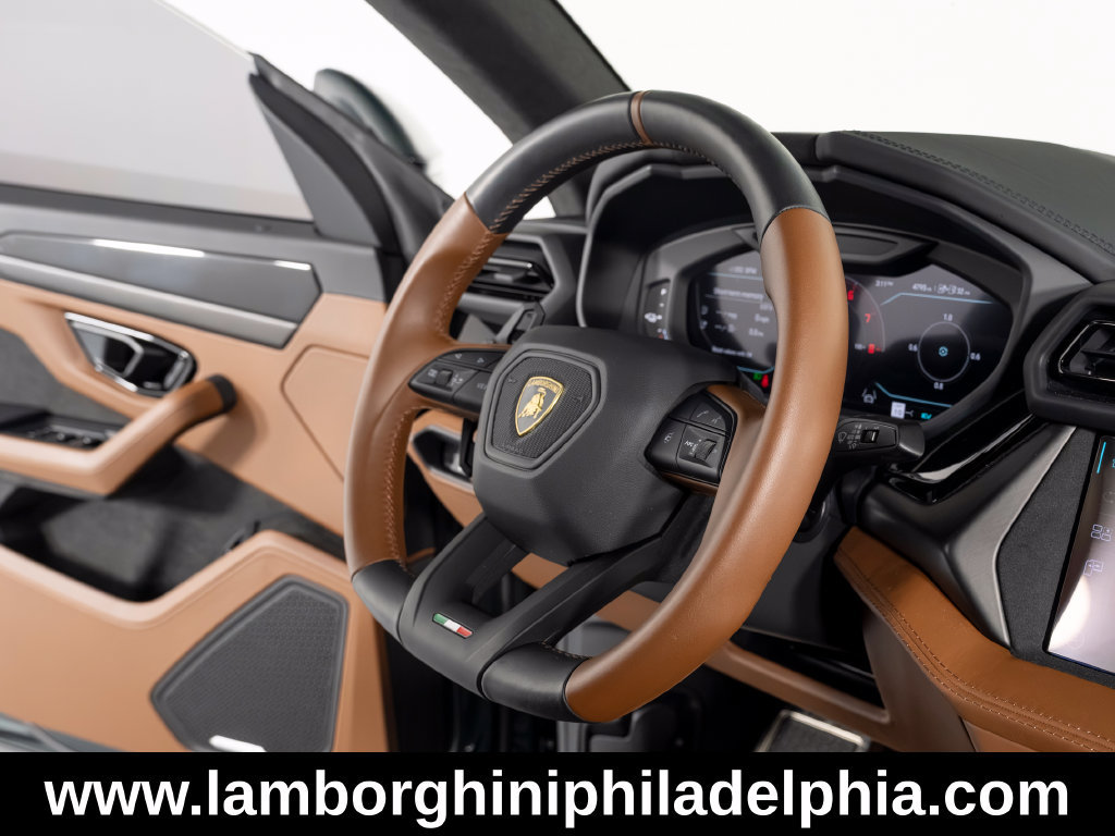 Used 2025 Lamborghini Urus SE AWD/4WD image 35