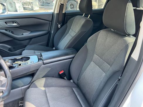 Used 2025 Nissan Rogue SV FWD image 33