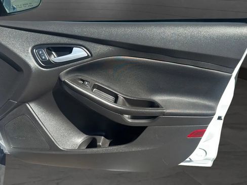 Used 2018 Ford Focus SE FWD image 19