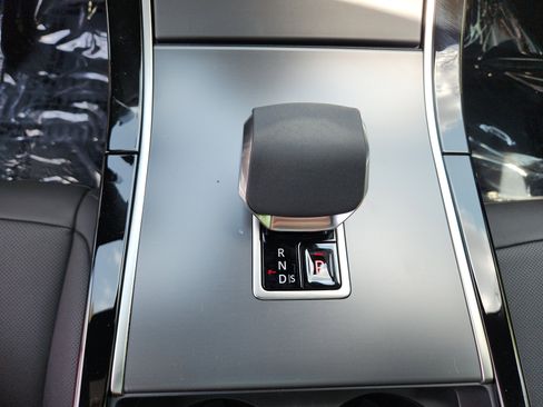 Used 2026 Land Rover Range Rover Evoque S image 16