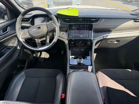 Used 2025 Jeep Grand Cherokee L Altitude image 13