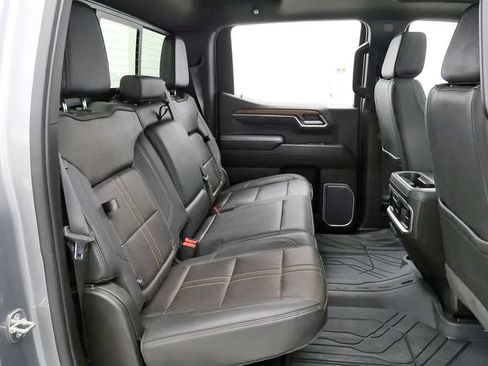 Used 2023 Chevrolet Silverado 1500 High Country w/ Technology Package AWD/4WD image 19
