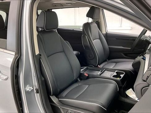 Certified 2026 Honda Odyssey Touring image 7