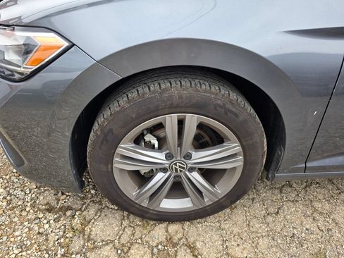 Used 2024 Volkswagen Jetta SE FWD image 3