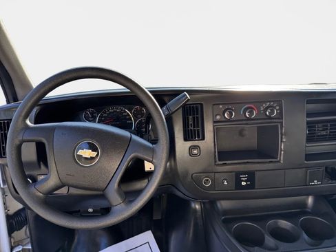 Used 2015 Chevrolet Express 3500 Extended image 11