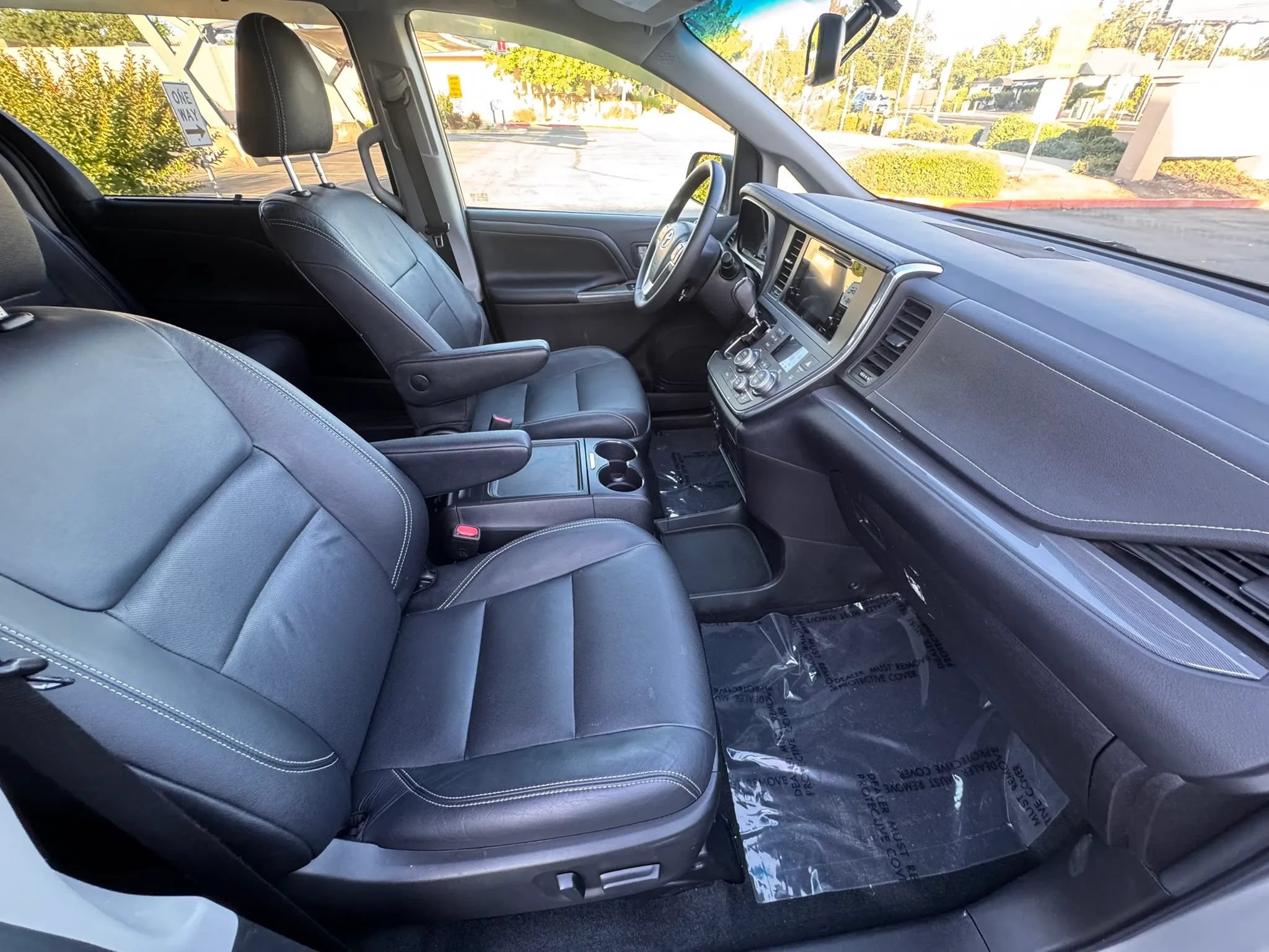 Used 2017 Toyota Sienna SE Premium FWD image 13