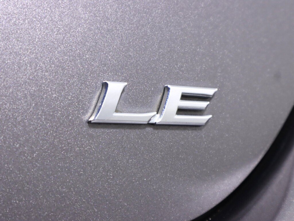 Used 2019 Toyota Camry LE FWD image 32