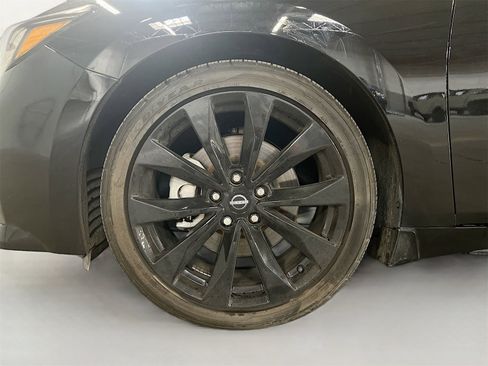 Used 2023 Nissan Maxima SR w/ Sport Mat Group image 34