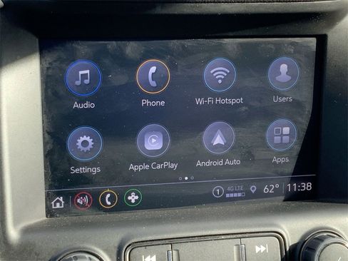 Used 2024 GMC Terrain SLT image 14